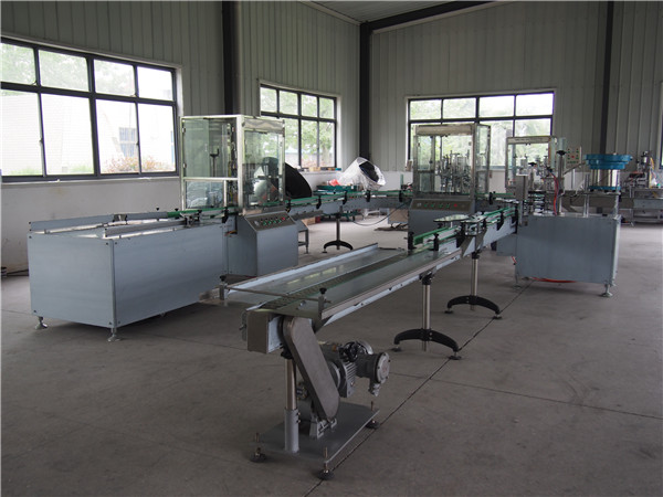 Automata sampon kitöltő és kupakoló vonal