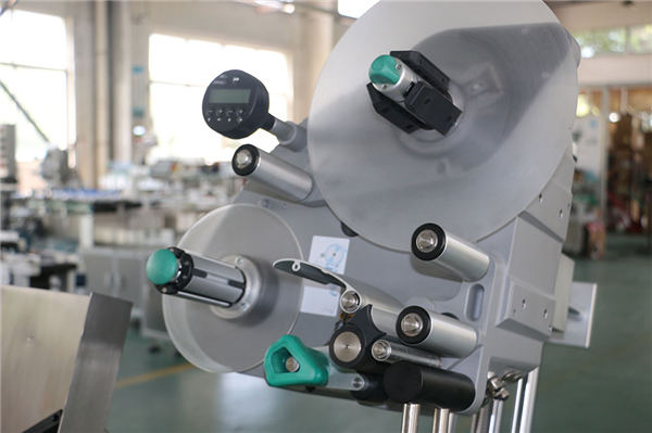 Vákuum vérgyűjtő cső címkéző gép