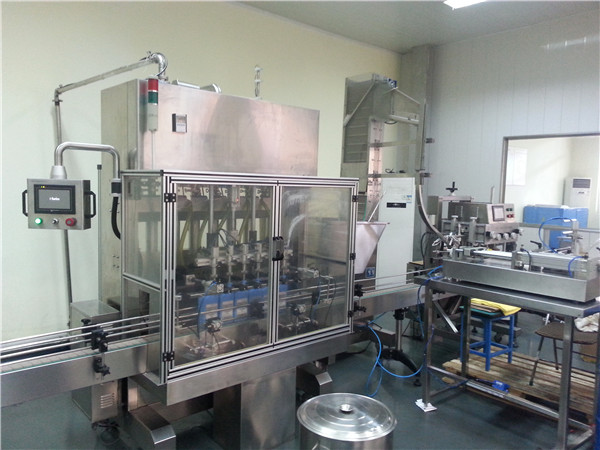 6 fejű automatikus motorolaj-feltöltő gép